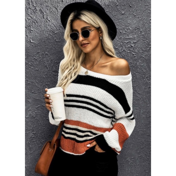Sweaters - 🖤HP🧡Oversized Black Striped Pattern Knit Sweater